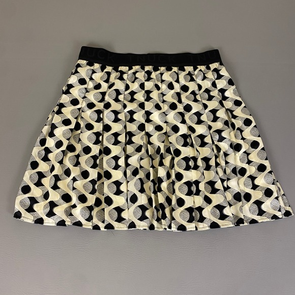 Tuckernuck Mini Skirt Women's Size XL Geometric Black White Print Pleated - Picture 1 of 11